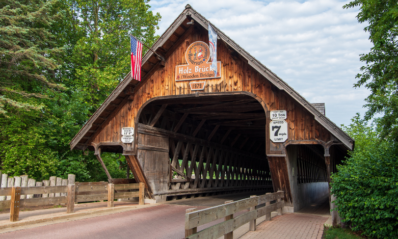 Holz Brücke - the largest covered bridge over the Cass River in Frankenmuth, Michigan