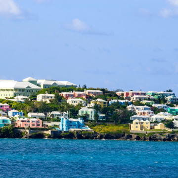 Colorful Homes and resort hotels on a hillside overlooking the Atlantic Ocean in Bermuda