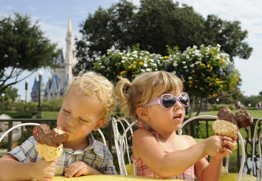 CAA Niagara - Kids Eating at Disney World CAA-Niagara_Disney-World-Ice-Cream