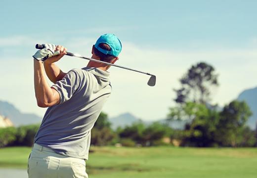 Man golfing