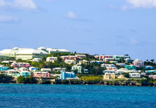 Colorful Homes and resort hotels on a hillside overlooking the Atlantic Ocean in Bermuda