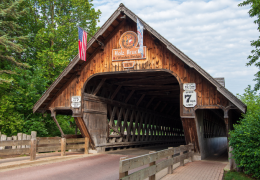 Holz Brücke - the largest covered bridge over the Cass River in Frankenmuth, Michigan