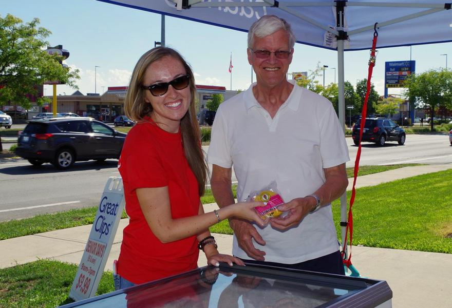 CAA Niagara handing out ice cream