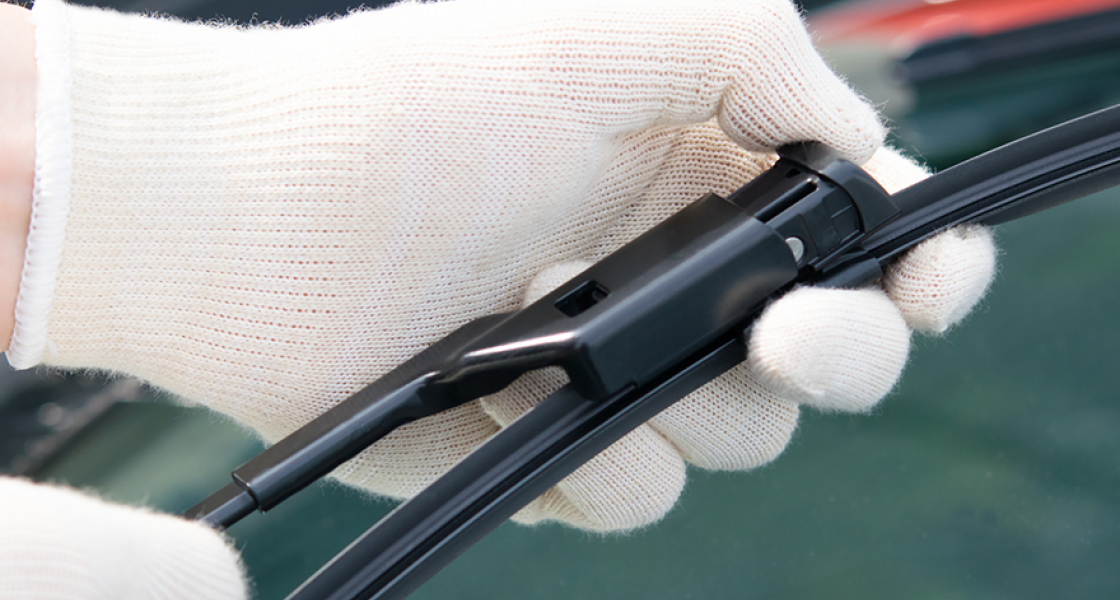 Windshield wiper blades